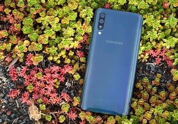 Один из самых успешных смартфонов Samsung продолжает получать одно обновление за другим
