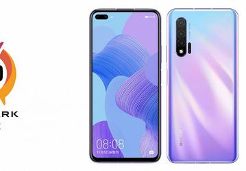 Лучший камерофон года поступил в продажу