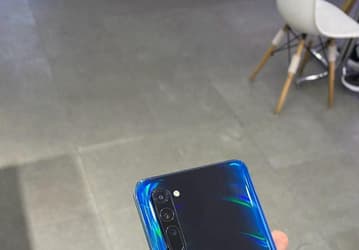 Самый тонкий смартфон эпохи 5G в руках пользователя