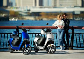 Умный электроскутер NineBot имеет запас хода 200 км и может разгоняться до 100 км/ч
