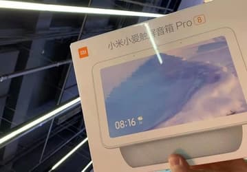Новый умный гаджет Xiaomi оснащен сенсорным экраном и мощной аудиосистемой
