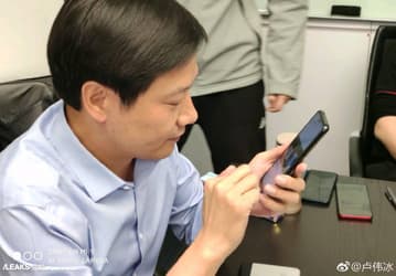 Флагман Redmi на базе Snapdragon 855 позирует на фото с главой Xiaomi 