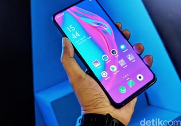 «Живые» фото смартфона Oppo F11 Pro демонстрируют выдвижную камеру и безрамочный экран