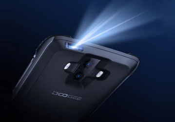 Модульный смартфон Doogee S90 получил еще и проектор