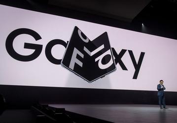 Samsung работает над еще двумя складными смартфонами с гибким экраном, один из них будет похож на Huawei Mate X