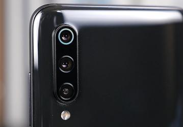 Xiaomi Mi 9 делится возможностями с младшими братьями. График выхода обновлений