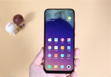 Флагман Redmi на платформе Snapdragon 855 получит экран с каплевидным вырезом