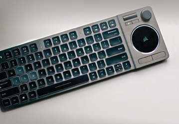 Больше, чем клавиатура: Corsair K83 Wireless Entertainment получила тачпад, джойстик и ролик