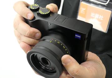 Появились сведения о цене камеры Zeiss ZX1