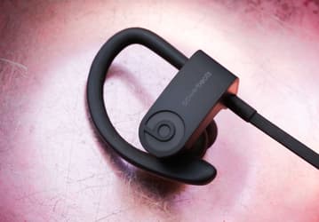 Apple выпустит первые полностью беспроводные наушники под брендом Beats уже в апреле