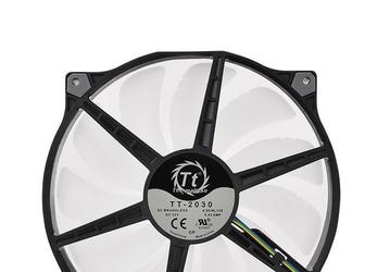 Вентилятор Thermaltake Pure 20 ARGB TT Premium Edition комплектуется пультом управления подсветкой