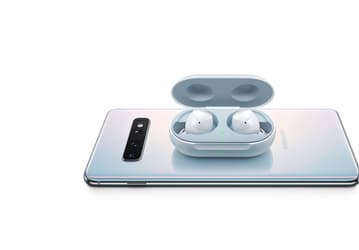 Дешевле Apple AirPods. Беспроводные наушники Samsung Galaxy Buds поступили в продажу