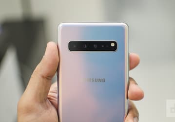 25-ваттное зарядное устройство для Samsung Galaxy S10 5G , A70 и A90 показано вживую