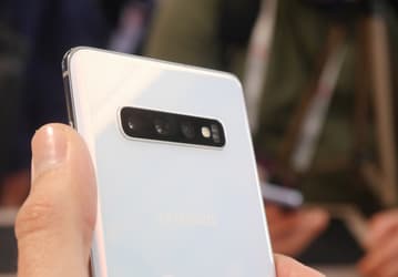 «Это не брак, прочитайте инструкцию». Samsung объяснила мерцающие пиксели на экране Galaxy S10+ 