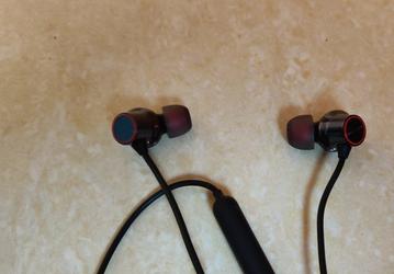 Живые фото беспроводных наушников OnePlus Bullets Wireless 2