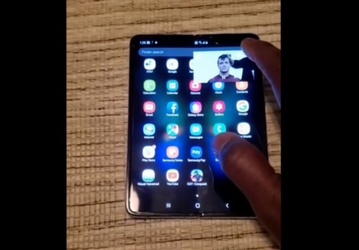Живое видео сгибающегося смартфона Samsung Galaxy Fold