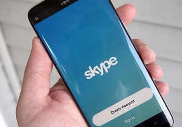 Приложение Skype для Android иногда само принимает входящие звонки без ведома пользователя