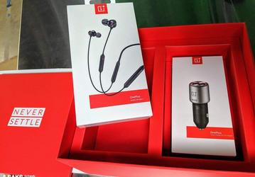 Живые фото беспроводных наушников OnePlus Bullets Wirelss 2 и 30-ваттного зарядного устройства OnePlus для автомобилей