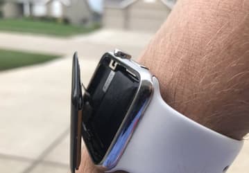 И снова в суд: против Apple подали коллективный иск, связанный с проблемными аккумуляторами у умных часов компании