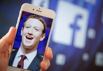 Facebook уже полтора года разрабатывает конкурента для Siri и Google Assistant 