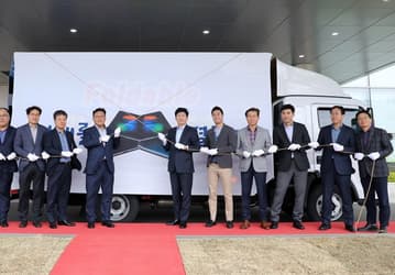 Стартовало массовое производство экранов для смартфона Samsung Galaxy Fold