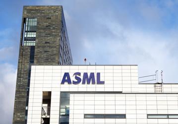 За минувший квартал компания ASML продала 48 литографических систем