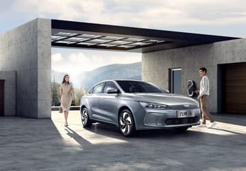Премиальный электромобиль по-китайски: Geely представила седан Geometry A за 31 000 долларов