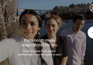 Достаточно просто позировать. В режиме Photobooth смартфон Google Pixel 3 сам делает фотографии