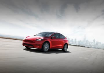 Связной начал принимать заказы на электрокроссовер Tesla Model Y: депозит – 150 тысяч рублей, самая дешевая версия – от 4,8 миллиона рублей