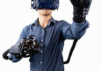 Sony выпустит перчатки, штаны и рубашки с вибрацией для PlayStation 5