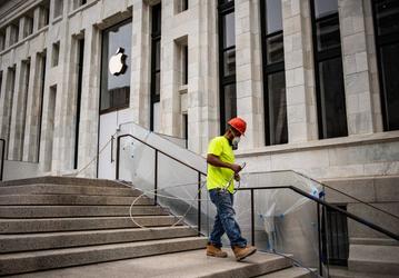 Apple потратила более 30 млн долларов на реставрацию библиотеки Карнеги, чтобы открыть в ней новый фирменный магазин