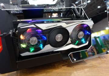 Фотогалерея дня: огромная видеокарта MSI GeForce RTX 2080 Ti Lightning 10th Anniversary