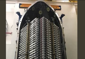 Илон Маск показал, как выглядят 60 спутников проекта Starlink в ракете Falcon 9