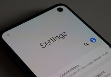 У Samsung Galaxy S11 не будет подэкранной камеры — она по-прежнему будет врезана в дисплей