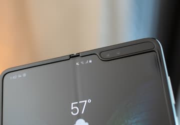 Попытка задобрить. Samsung начала платить пользователям, оформившим предзаказ на Galaxy Fold, чтобы они его не отменяли
