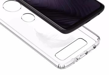 Moto Z4 в прозрачном чехле позирует всеми сторонами корпуса