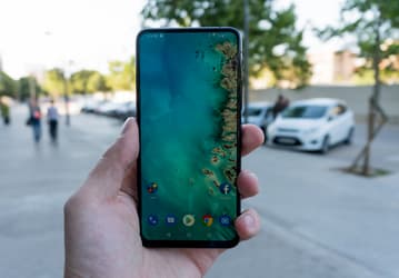 Представлен смартфон Asus ZenFone 6: аккумулятор емкостью 5000 мА·ч, поворотная сдвоенная камера, экран без вырезов и цена от 40 000 рублей