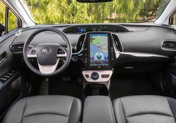 Поддержка Apple CarPlay будет во всех версиях Toyota Prius Prime 2020