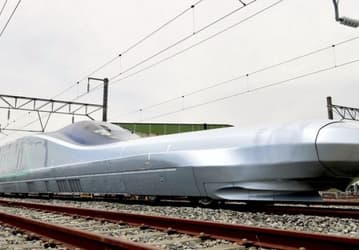 Японский поезд Alfa X развивает скорость 400 км/ч