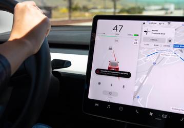Tesla сделала некоторые функции автопилота бесплатными для всех владельцев ее электромобилей