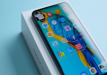 Новое качественное фото Honor 20 Pro и его упаковки