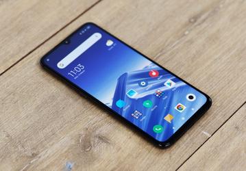 Целых 6500 или даже 9900 мА·ч. Флагманский Xiaomi Mi 9 предлагают превратить в долгожителя