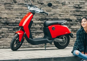 Ducati представила свой первый электрический скутер, который оценили в 2300 евро