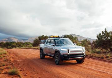 Электрические пикапы Rivian смогут заряжать друг друга