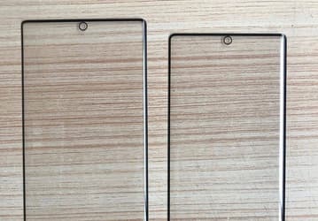 Фото защитных стекол позволяют сравнить размеры смартфонов Samsung Galaxy Note 10 и Note 10 Pro