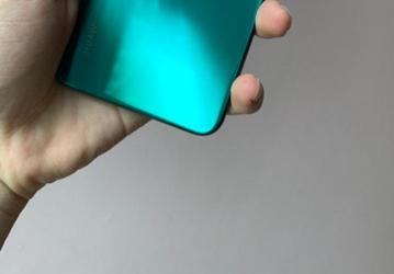 Фотогалерея дня: смартфон Huawei Nova 5 Pro и его 40-ваттное зарядное устройство 