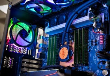 Представлена линейка процессоров Intel Xeon W 3000 (Cascade Lake): до 28 ядер, до 64 линий PCIe и цена до $7453