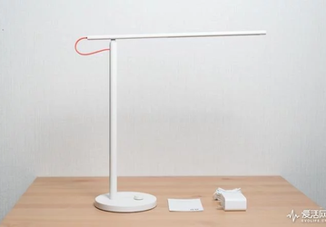 Представлена настольная лампа Xiaomi Mi Table Lamp 1S
