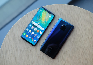 Без предупреждений и объявления войны. Huawei начала показывать рекламу на экране блокировки