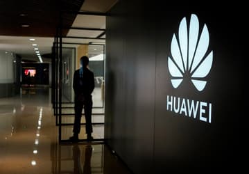 Новый виток противостояния Китая и США: Huawei попросила американского оператора Verizon заплатить свыше 1 миллиарда долларов за лицензирование патентов